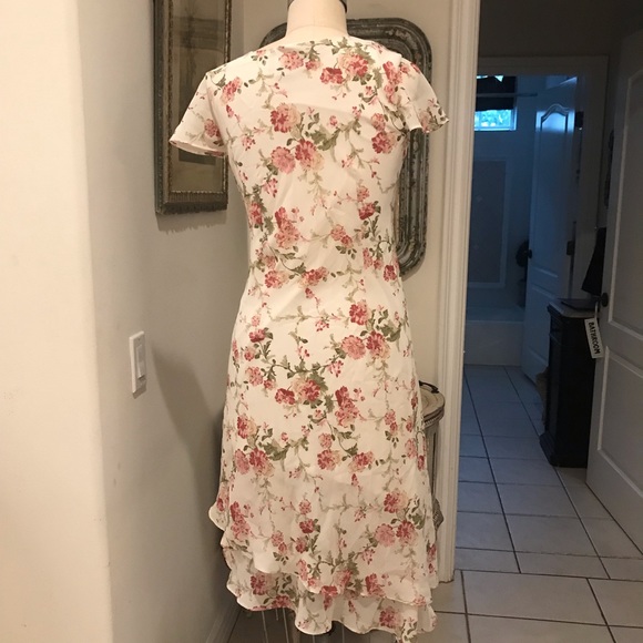 Soft floral midi dress with ruffle 🌸🌸🌸🌸 - Picture 3 of 4